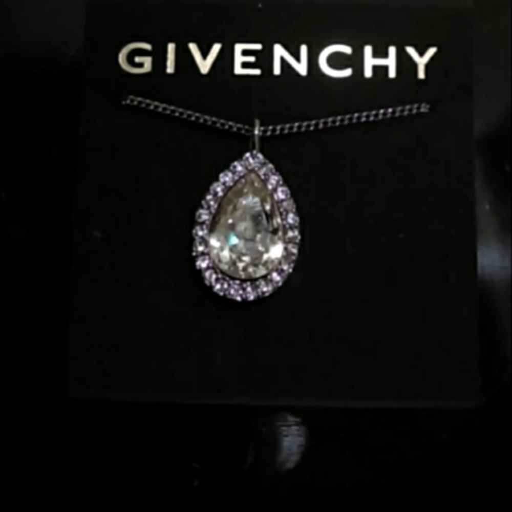 NWTS GIVENCHY NECKLACE